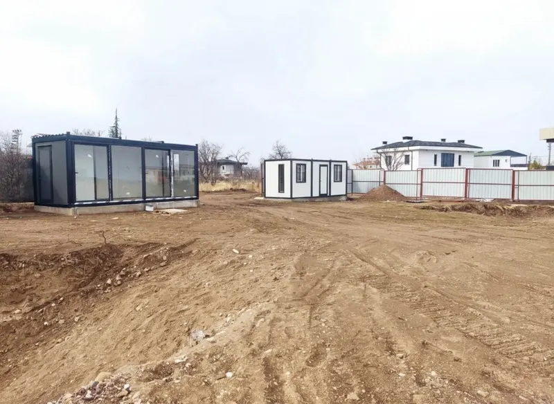 B2KON mobile offices on a job site