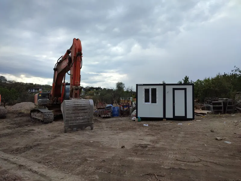 A B2KON unit installed on a construction site