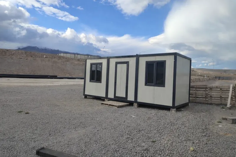 A finished B2KON mobile office ready for use